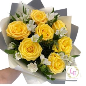 Ramo de 7 Rosas Amarillas y Astromelias .