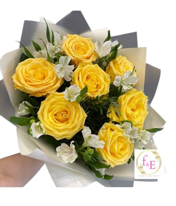 Ramo de 7 Rosas Amarillas y Astromelias .