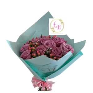 Amor Místico: 24 Rosas Lila.