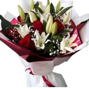 Romance en Rosas Rojas y Lilium.