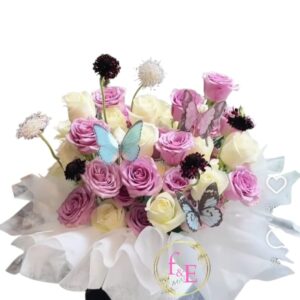 Armonía Serena: Box Circular de 24 Rosas Blancas y Lila.