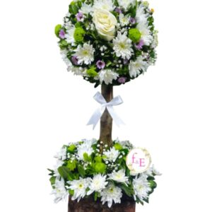 Árbol de condolencia en tonos blancos.