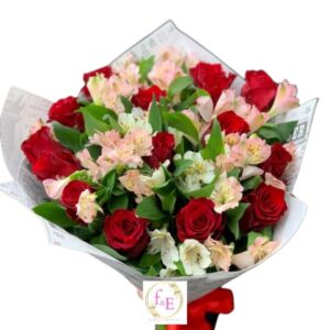 Ramo Dulce Romance de Rosas y Astromelias.