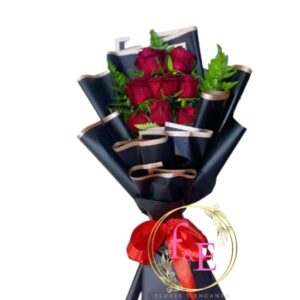 Ramo Extendido en Tonos Rubí.