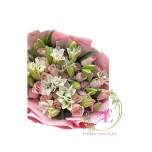Ramo Premium de 24 Rosas Rosadas y 10 Lilium Blancos