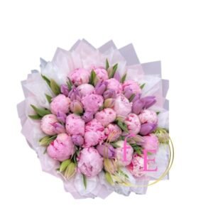 Ramo Elegancia Floral: 20 Tulipanes y 20 Peonías